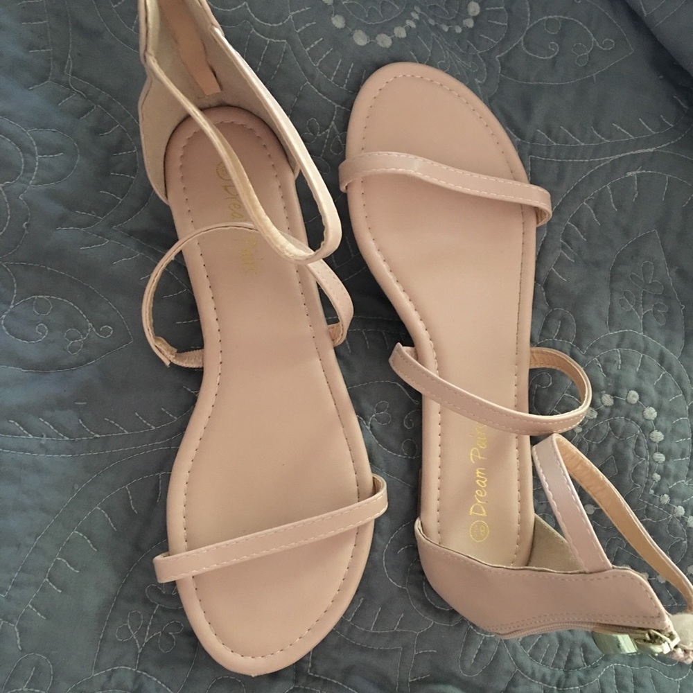 tan/nude sandals